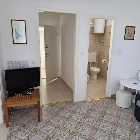 Charming House With Jacuzzi Vesna * Podstrana