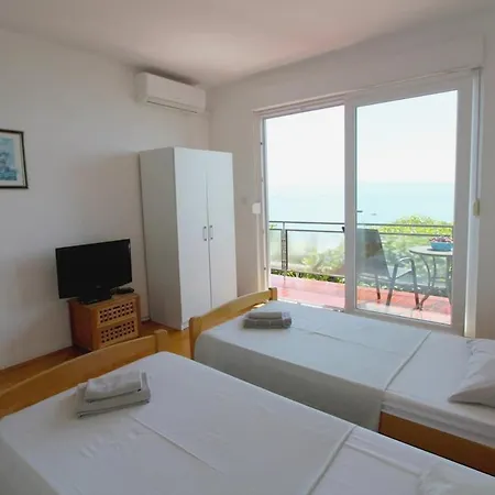 Charming House With Jacuzzi Vesna Сasa de vacaciones