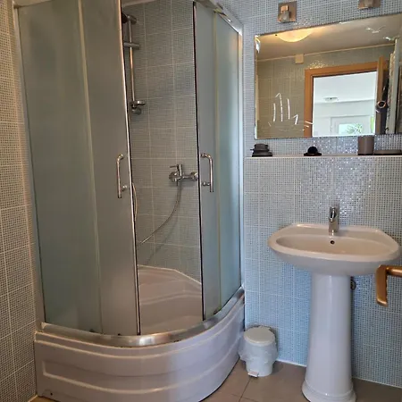 Charming House With Jacuzzi Vesna *