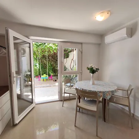 Σπίτι διακοπών Charming House With Jacuzzi Vesna