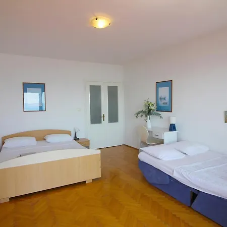 Charming House With Jacuzzi Vesna