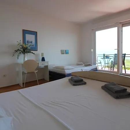 Charming House With Jacuzzi Vesna