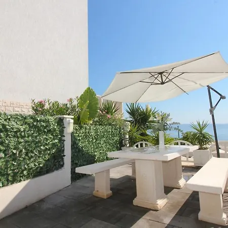 Charming House With Jacuzzi Vesna Сasa de vacaciones