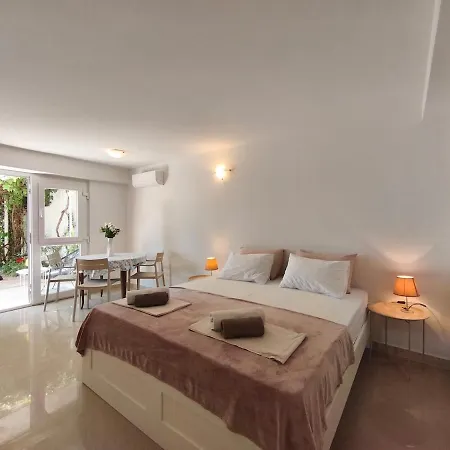 Charming House With Jacuzzi Vesna