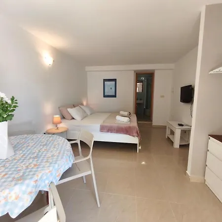 Charming House With Jacuzzi Vesna *