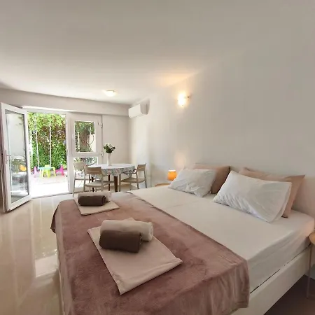 Σπίτι διακοπών Charming House With Jacuzzi Vesna Ποντστράνα