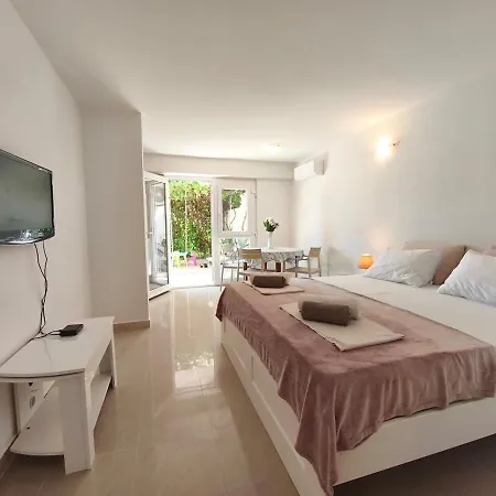 Σπίτι διακοπών Charming House With Jacuzzi Vesna *