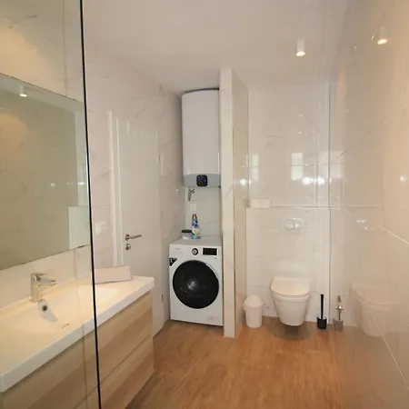 Charming House With Jacuzzi Vesna