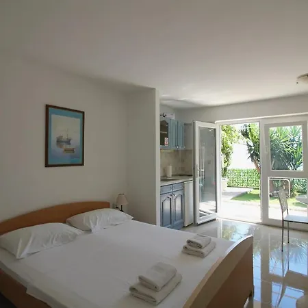 Charming House With Jacuzzi Vesna Сasa de vacaciones *