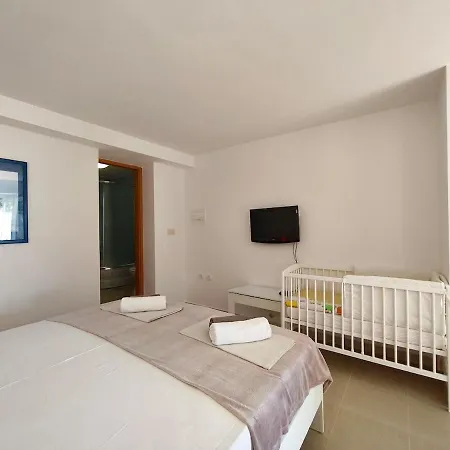 Сasa de vacaciones Charming House With Jacuzzi Vesna Podstrana